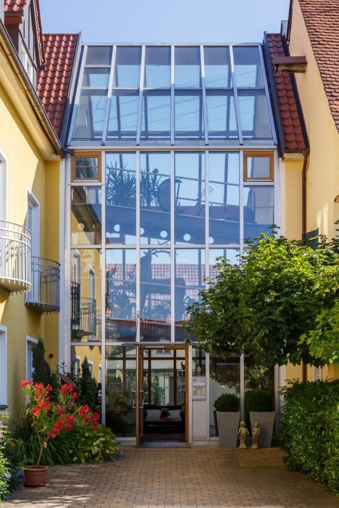 Neumaiers Hirsch -Gasthof Und Landhotel Weißenhorn Buitenkant foto