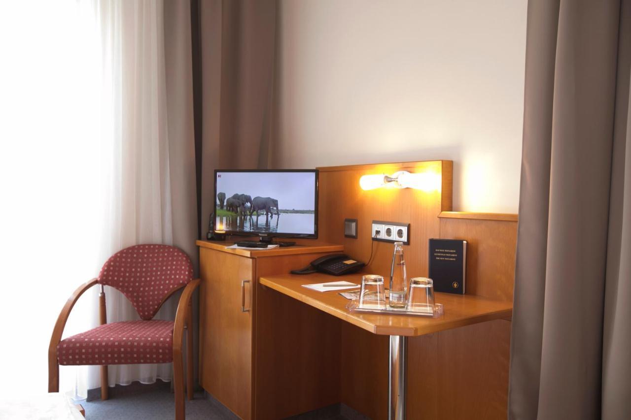 Neumaiers Hirsch -Gasthof Und Landhotel Weißenhorn Buitenkant foto