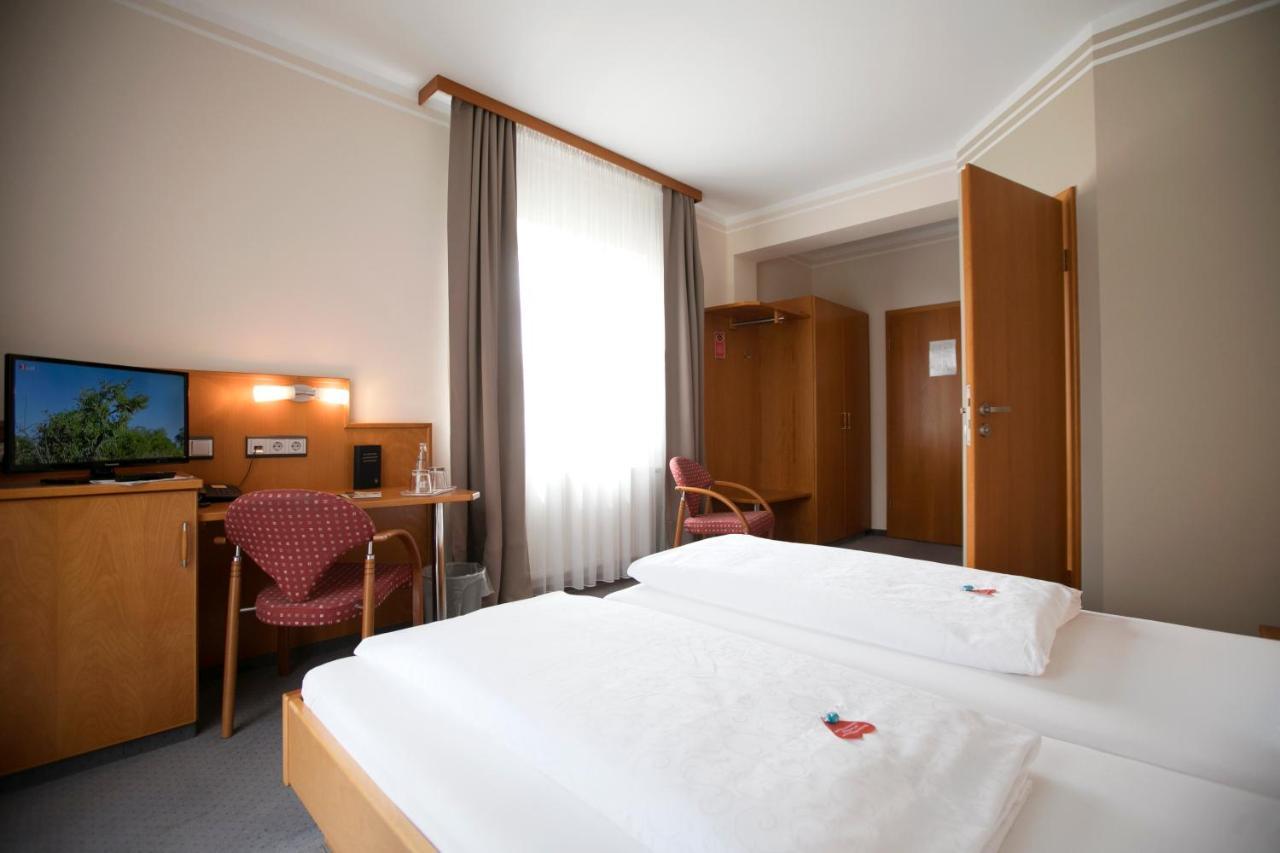 Neumaiers Hirsch -Gasthof Und Landhotel Weißenhorn Buitenkant foto