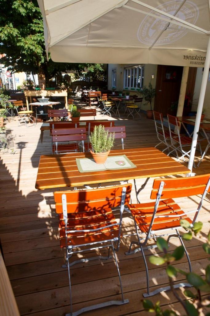 Neumaiers Hirsch -Gasthof Und Landhotel Weißenhorn Buitenkant foto